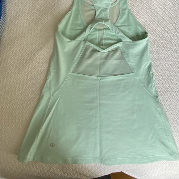 Lululemon athleta mint green top- size 6 - Picture 2 of 2